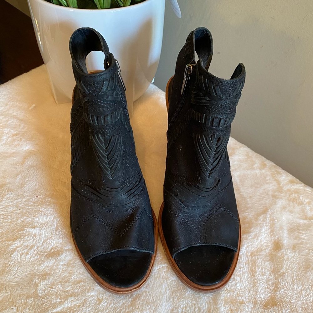 Vince Camuto Black Peep-Toe Heels